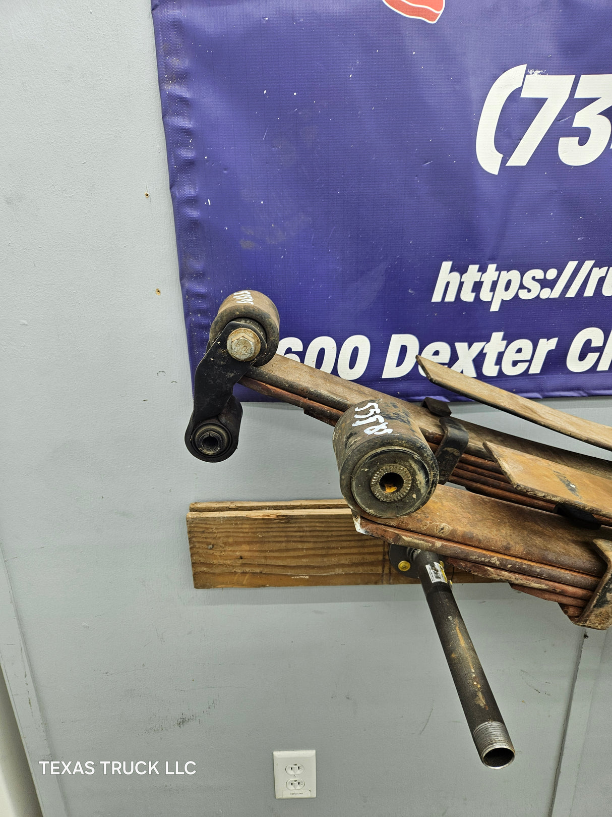 1999-2007 Ford F250 F350 F450 F550 Super Duty Rear Leaf Springs Pair