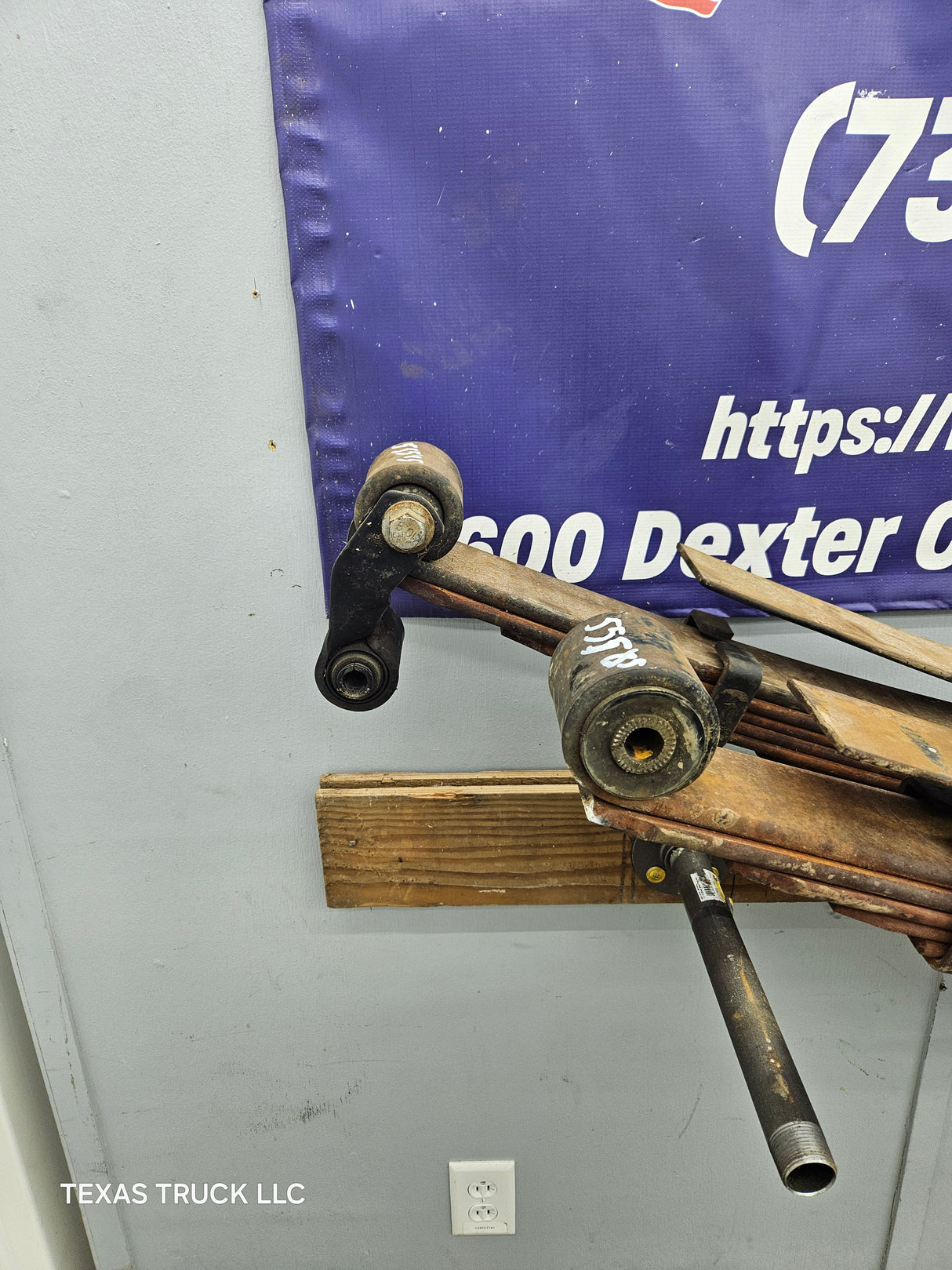 1999-2007 Ford F250 F350 F450 F550 Super Duty Rear Leaf Springs Pair