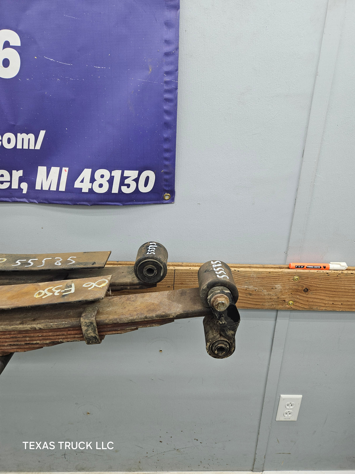 1999-2007 Ford F250 F350 F450 F550 Super Duty Rear Leaf Springs Pair