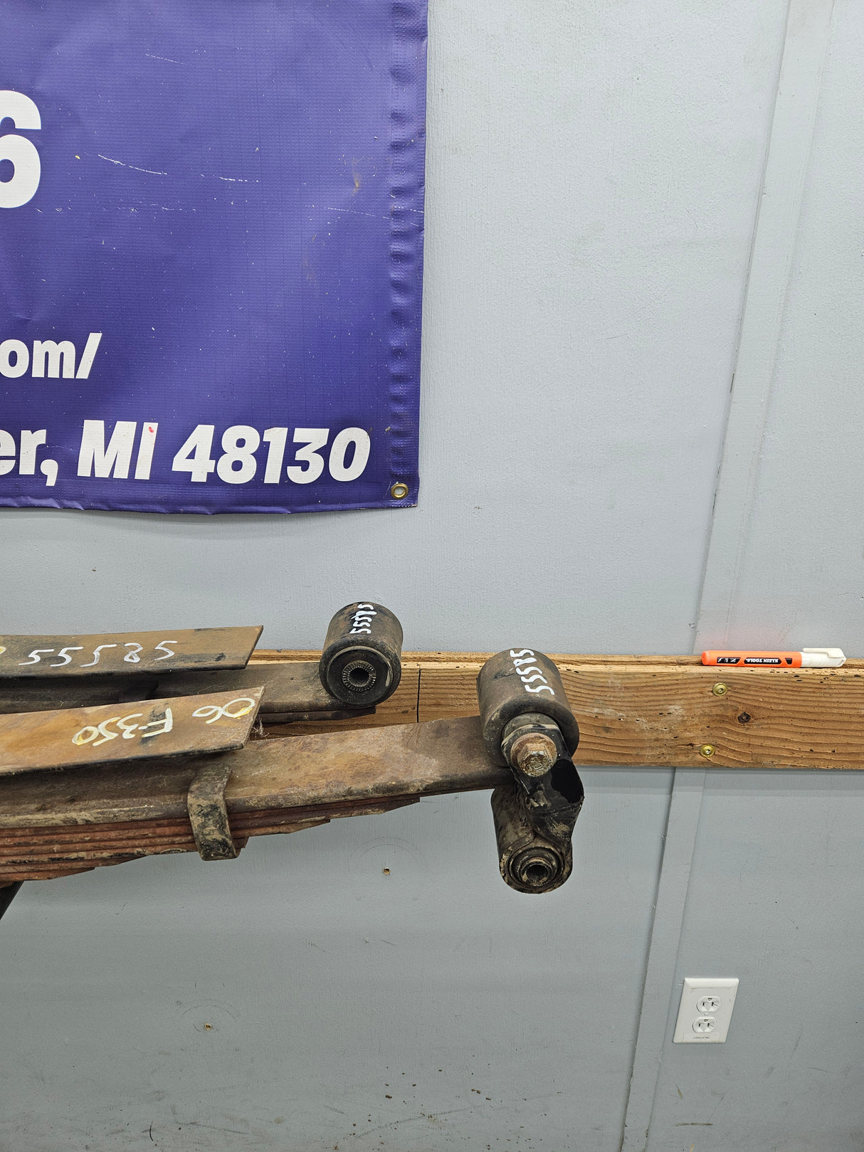 1999-2007 Ford F250 F350 F450 F550 Super Duty Rear Leaf Springs Pair