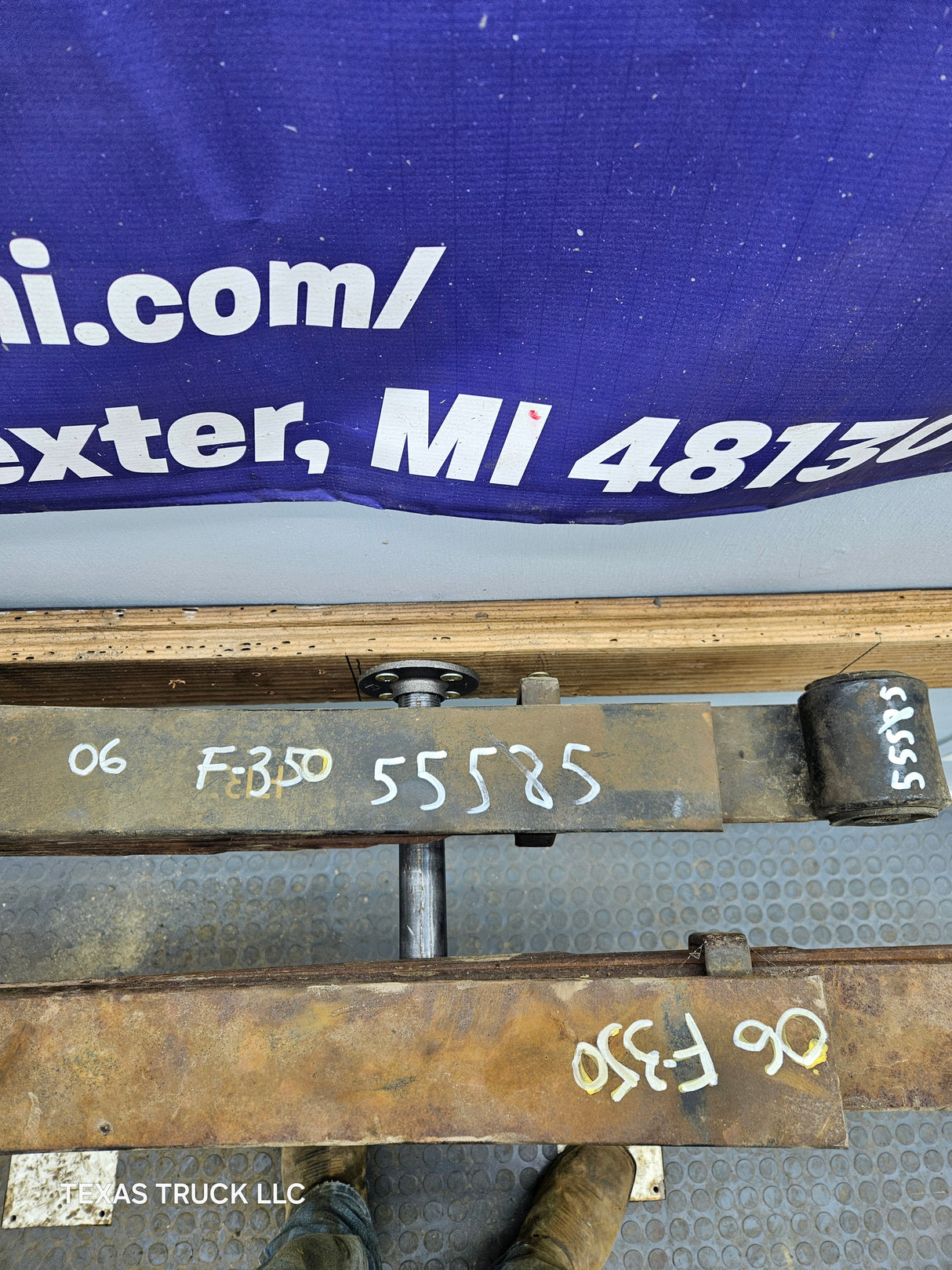 1999-2007 Ford F250 F350 F450 F550 Super Duty Rear Leaf Springs Pair