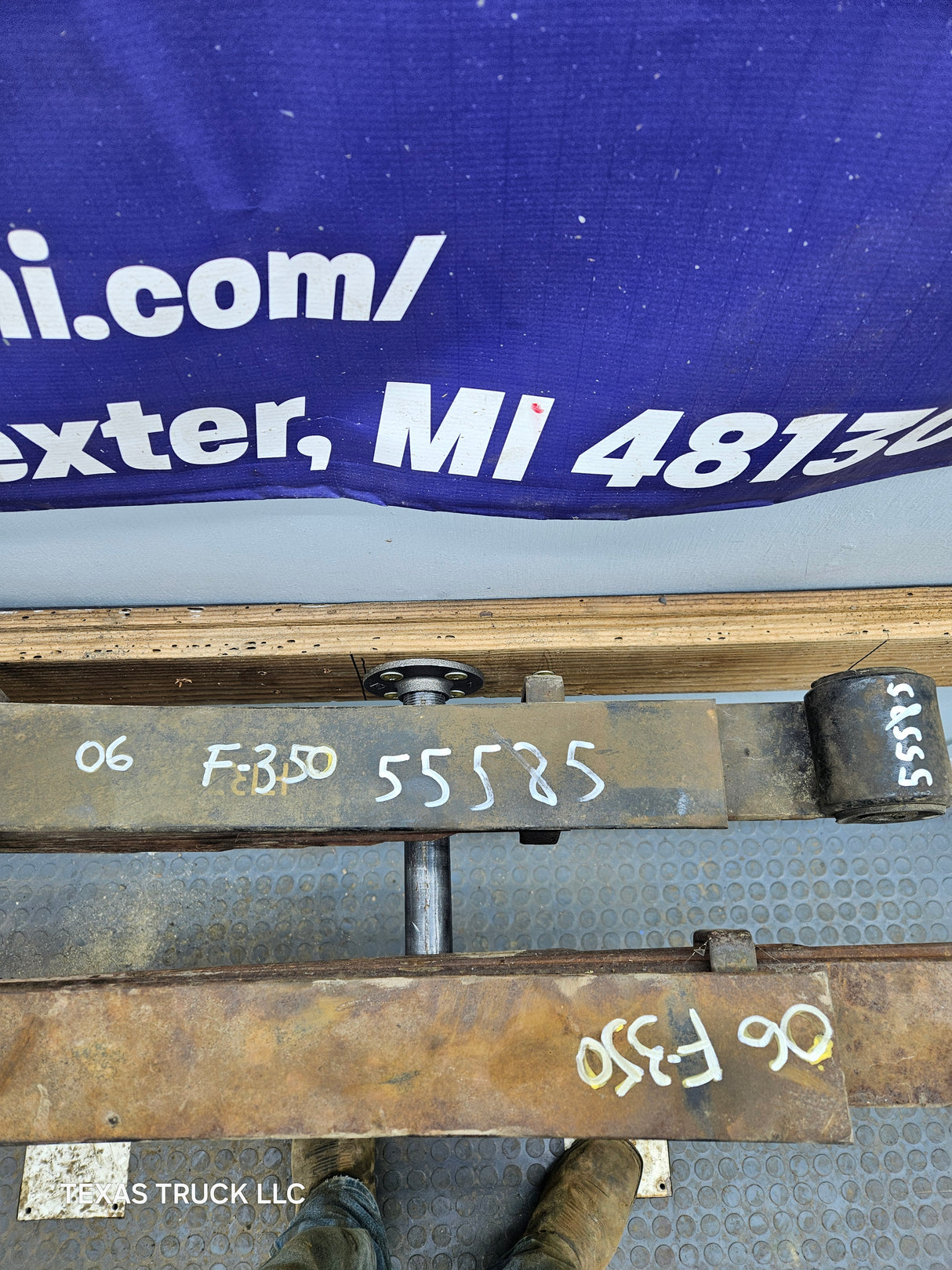 1999-2007 Ford F250 F350 F450 F550 Super Duty Rear Leaf Springs Pair