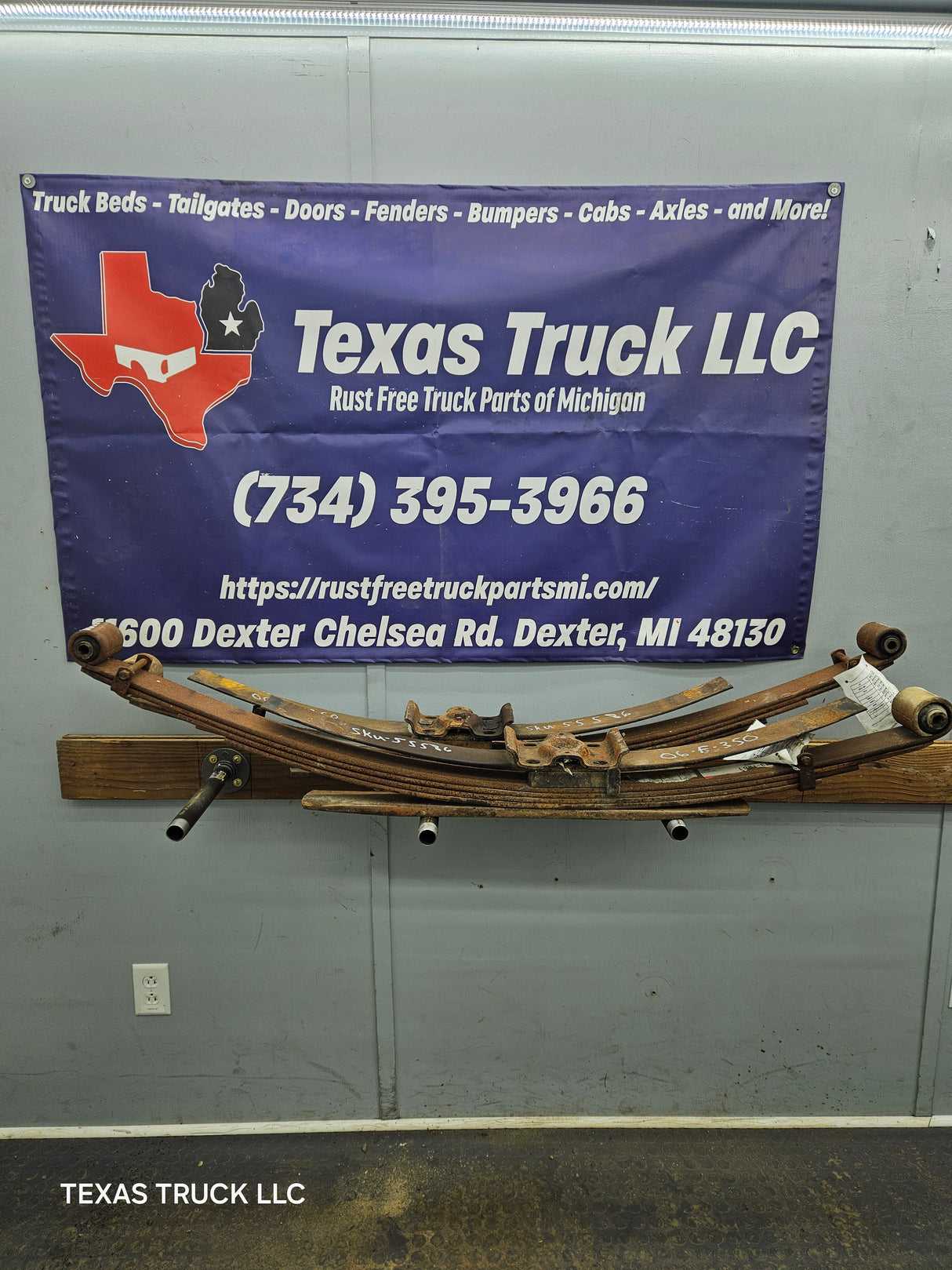 1999-2007 Ford F250 F350 Super Duty Rear Leaf Springs Pair