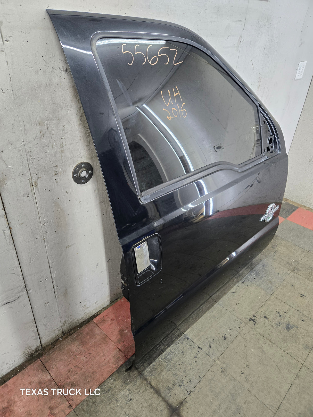 2012-2016 Ford Super Duty Passenger Side Front Door RH F250 F350 F450 F550 - Black