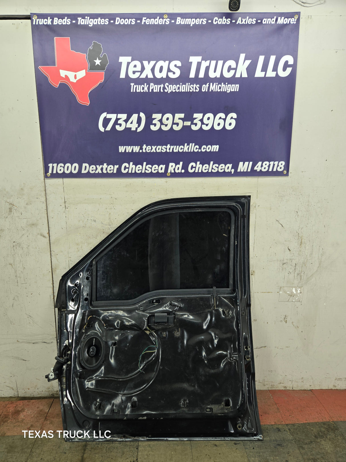 2012-2016 Ford Super Duty Passenger Side Front Door RH F250 F350 F450 F550 - Black