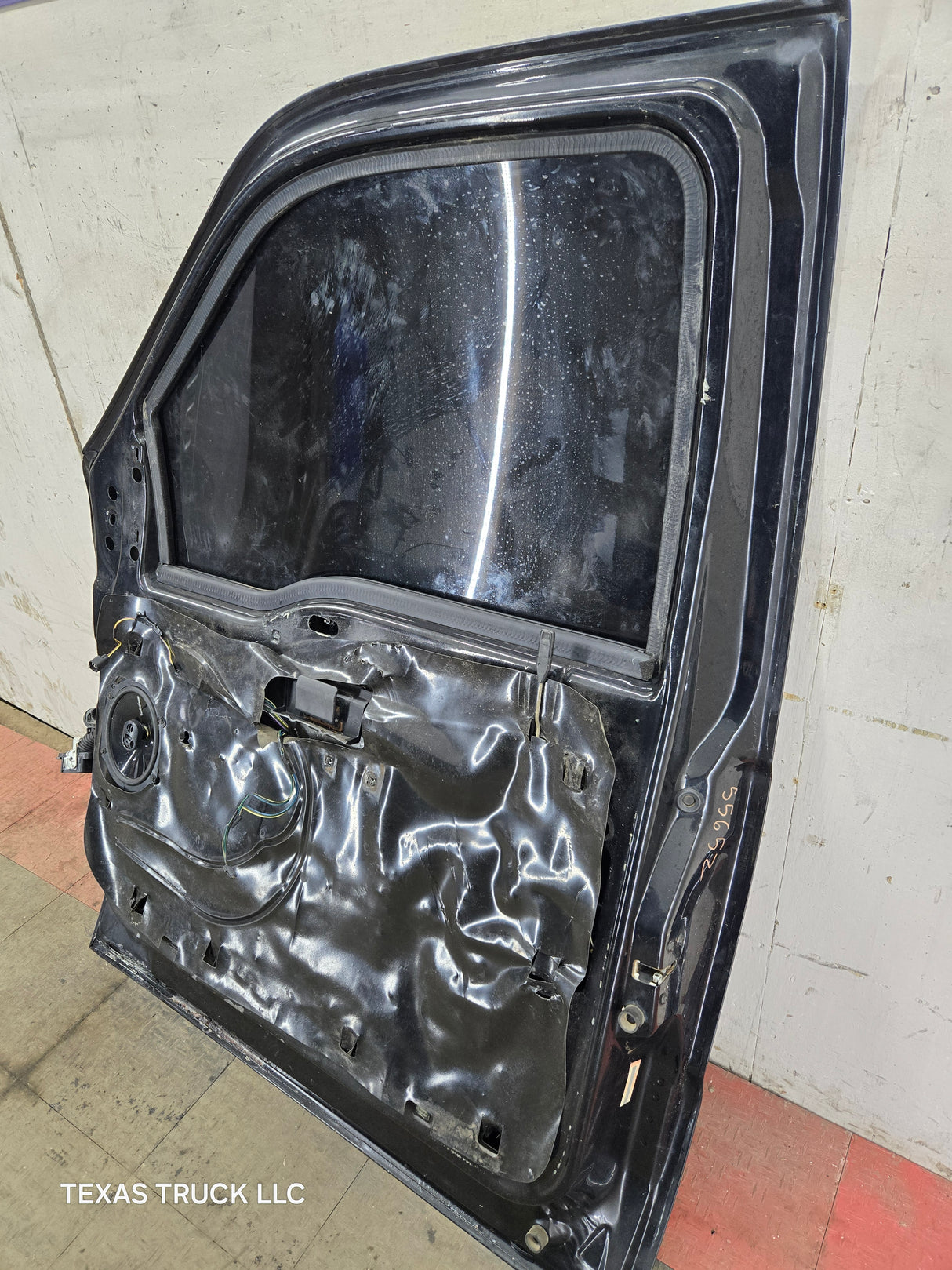 2012-2016 Ford Super Duty Passenger Side Front Door RH F250 F350 F450 F550 - Black