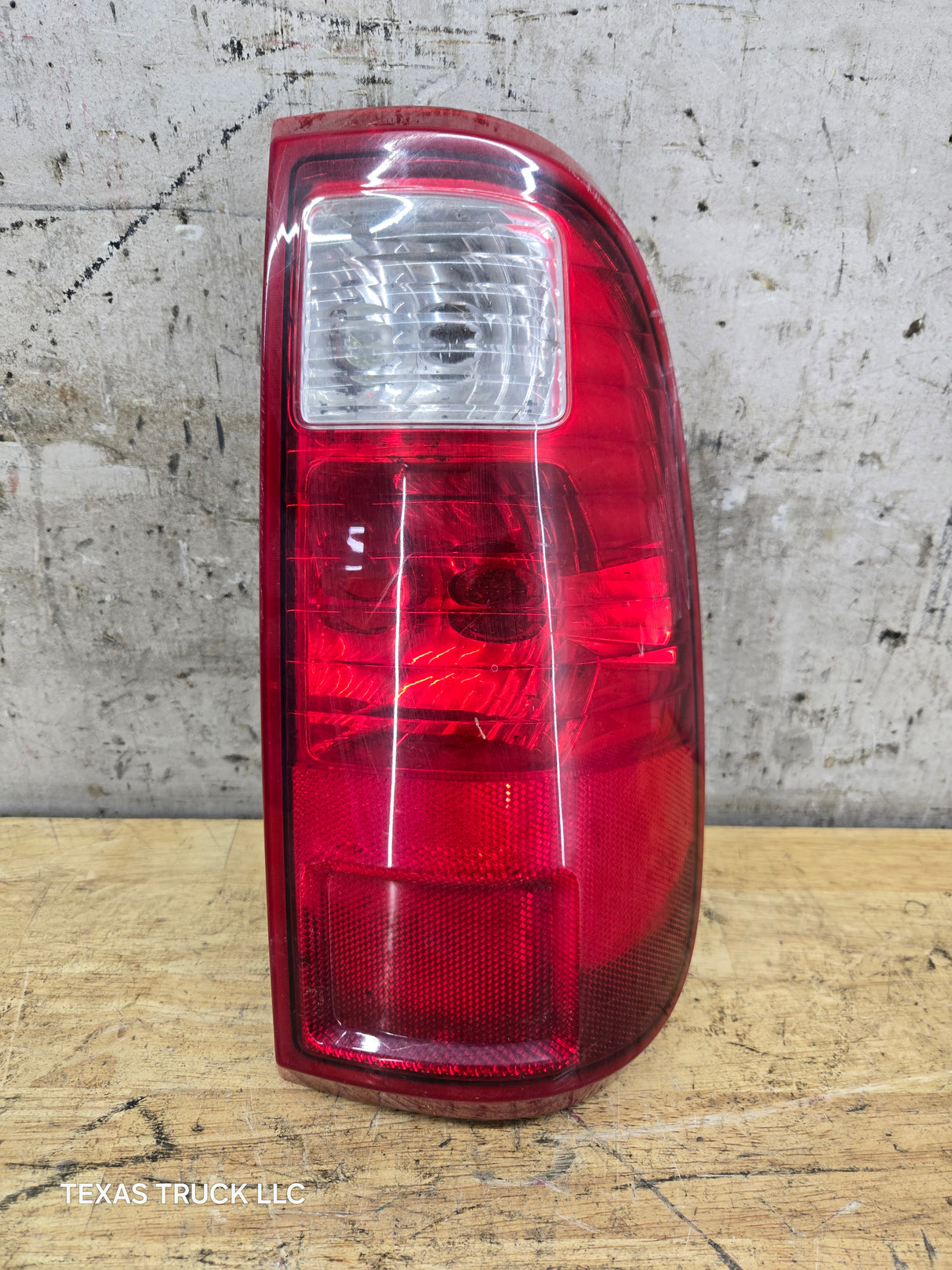 2008-2016 Ford Super Duty F250 F350 F450 F550 RH Passenger Side Tail Light