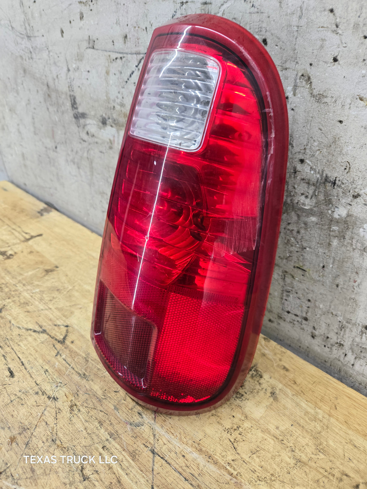 2008-2016 Ford Super Duty F250 F350 F450 F550 RH Passenger Side Tail Light