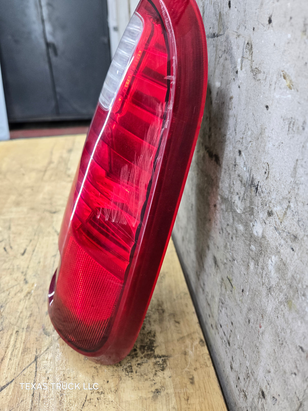 2008-2016 Ford Super Duty F250 F350 F450 F550 RH Passenger Side Tail Light