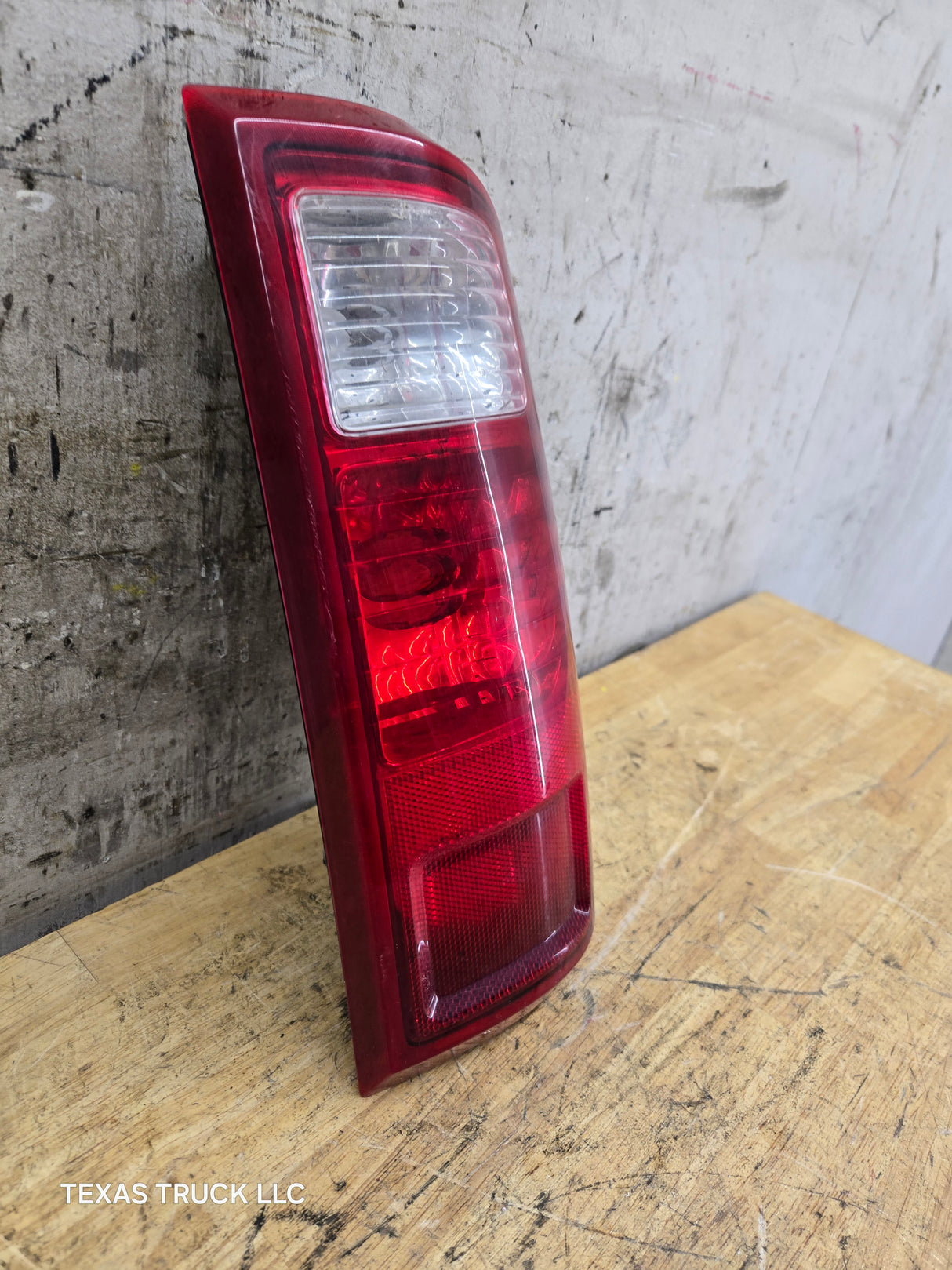 2008-2016 Ford Super Duty F250 F350 F450 F550 RH Passenger Side Tail Light