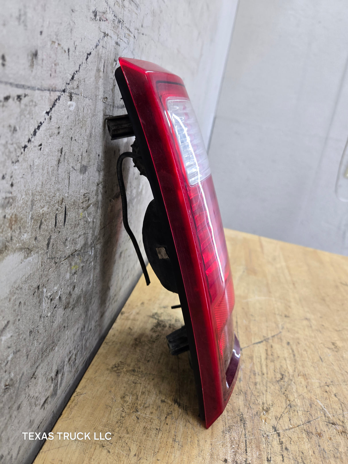 2008-2016 Ford Super Duty F250 F350 F450 F550 RH Passenger Side Tail Light