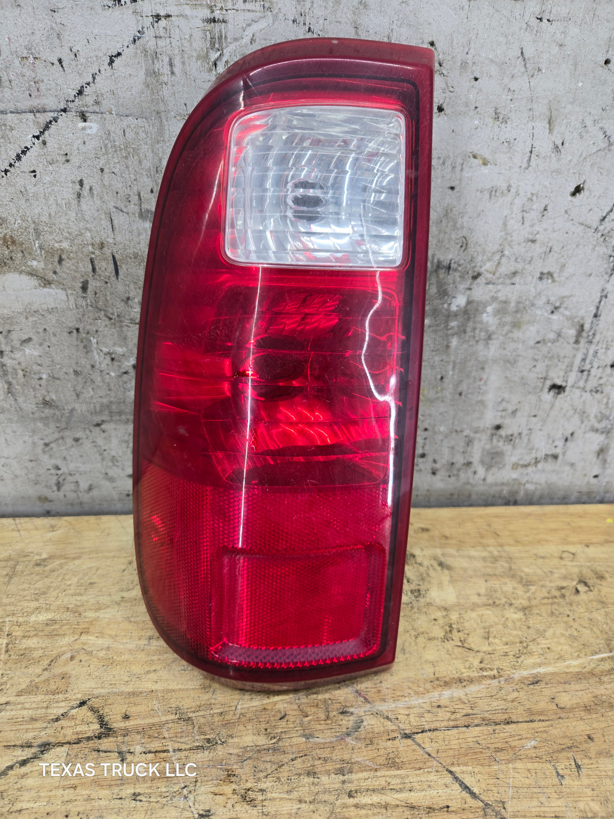 2008-2016 Ford Super Duty F250 F350 F450 F550 RH Passenger Side Tail Light