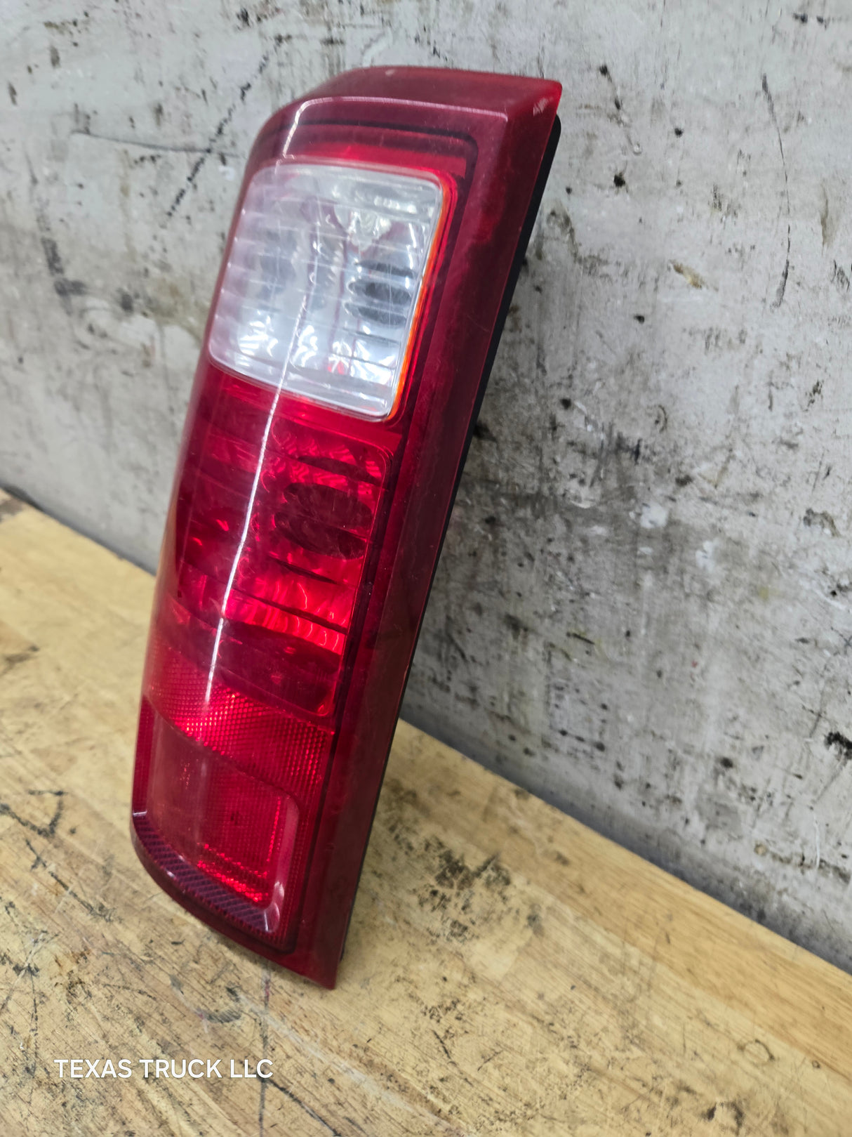 2008-2016 Ford Super Duty F250 F350 F450 F550 RH Passenger Side Tail Light