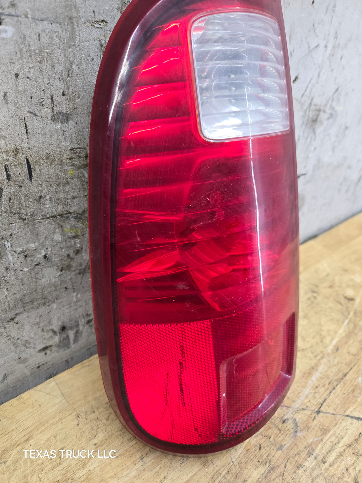 2008-2016 Ford Super Duty F250 F350 F450 F550 RH Passenger Side Tail Light