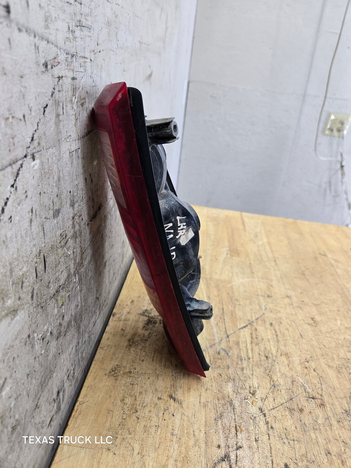 2008-2016 Ford Super Duty F250 F350 F450 F550 RH Passenger Side Tail Light