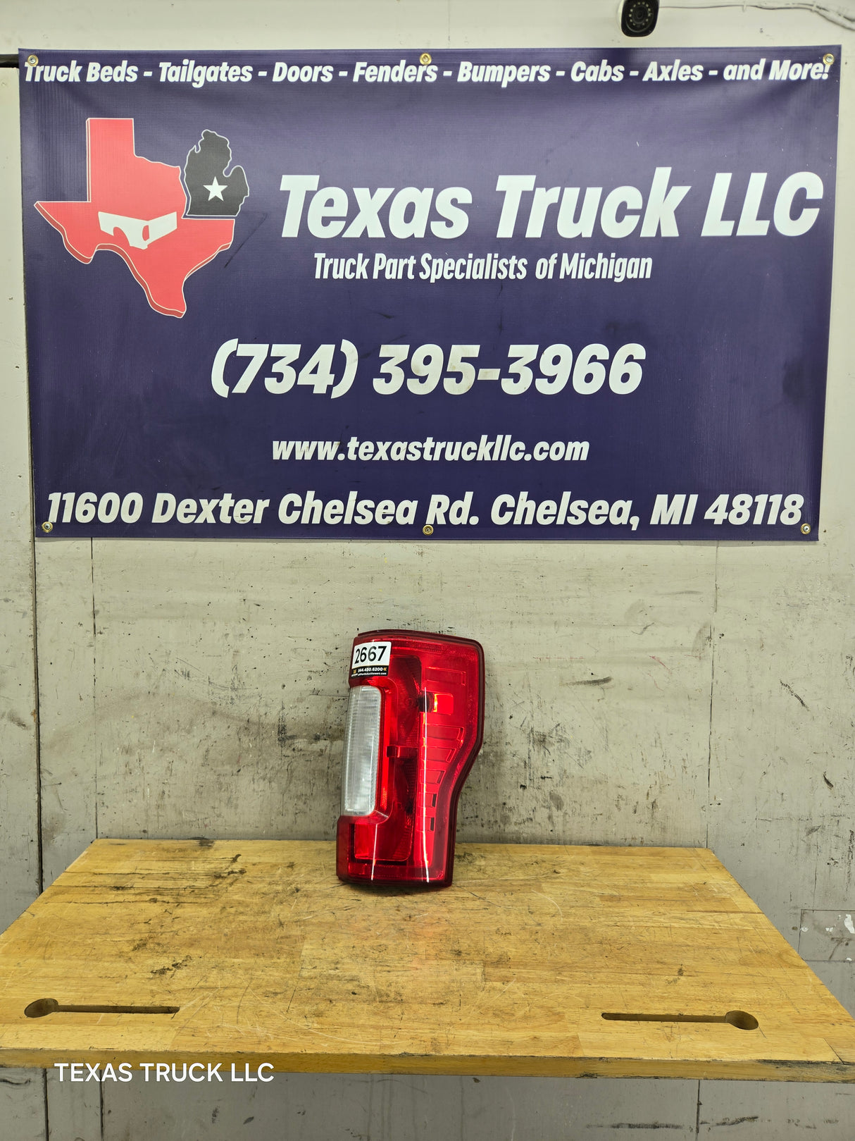 2017-2019 Ford Super Duty F250 F350 F450 F550 RH Passenger Side Tail Light Halogen HC3B-13B504-AD