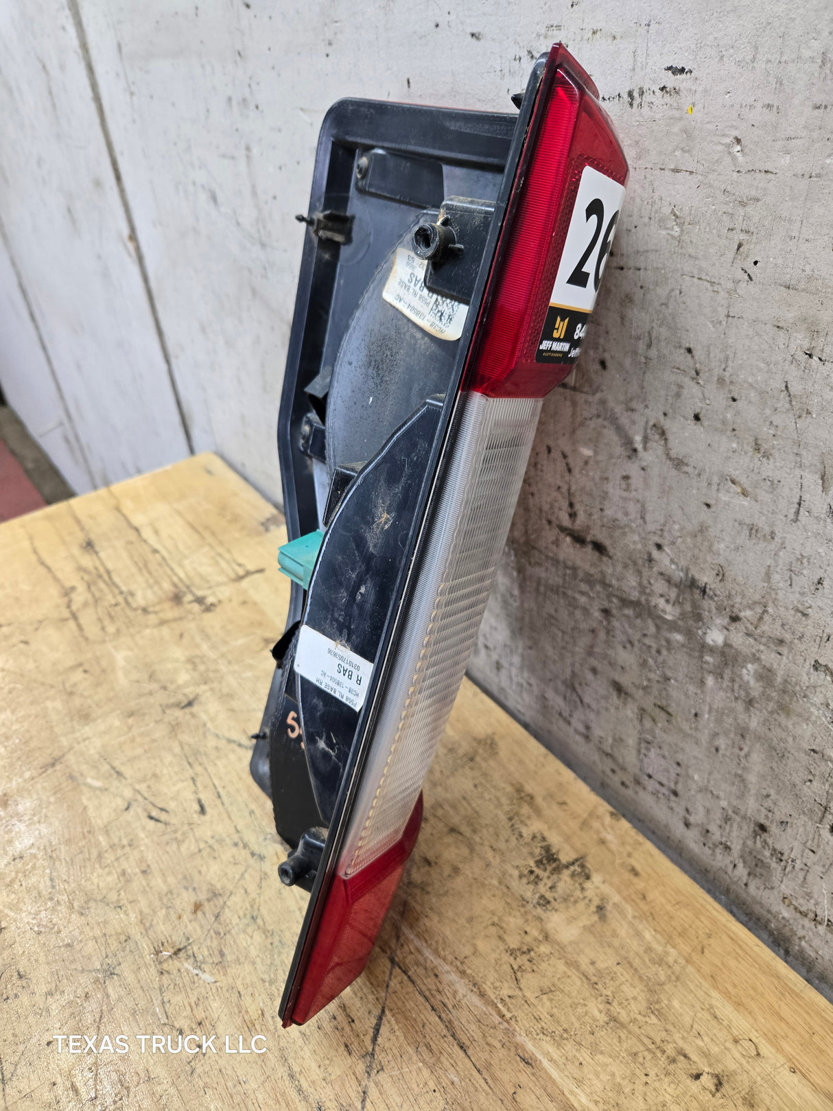 2017-2019 Ford Super Duty F250 F350 F450 F550 RH Passenger Side Tail Light Halogen HC3B-13B504-AD