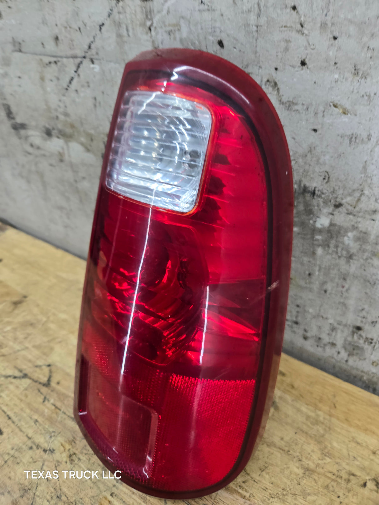 2008-2016 Ford Super Duty F250 F350 F450 F550 RH Passenger Side Tail Light