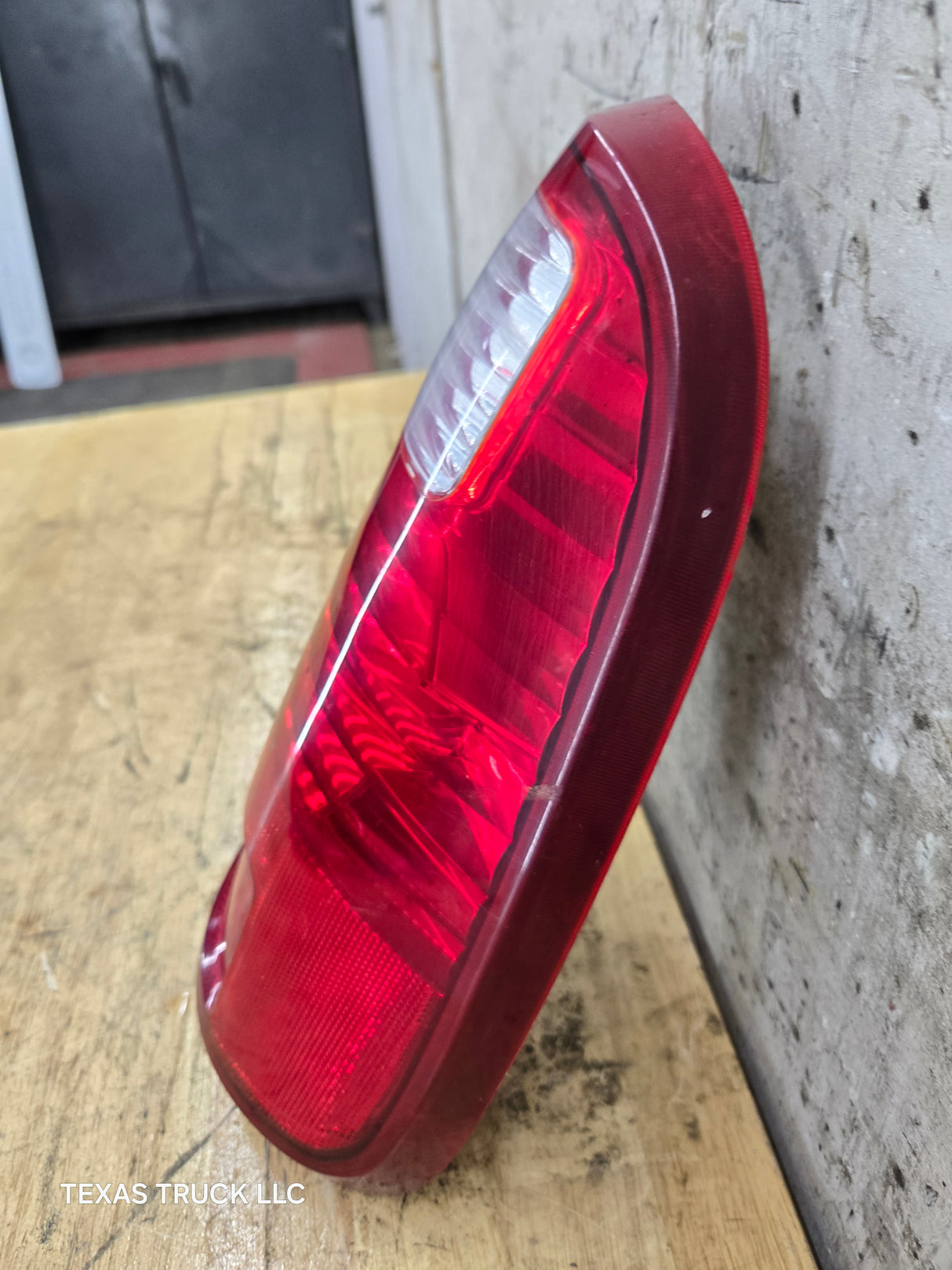 2008-2016 Ford Super Duty F250 F350 F450 F550 RH Passenger Side Tail Light