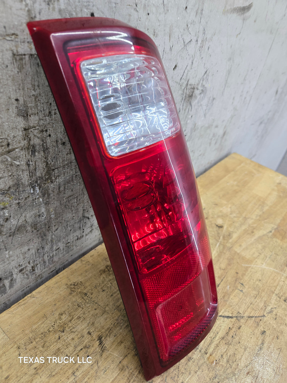 2008-2016 Ford Super Duty F250 F350 F450 F550 RH Passenger Side Tail Light