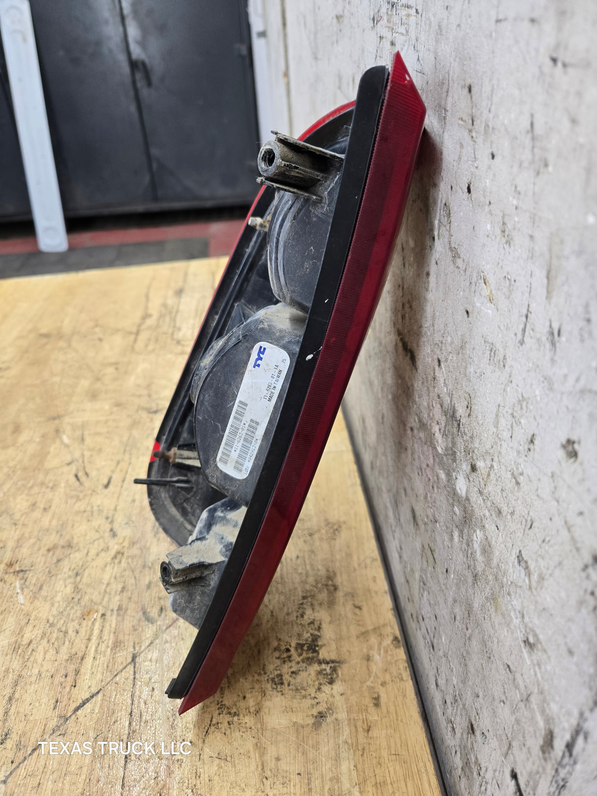 2008-2016 Ford Super Duty F250 F350 F450 F550 RH Passenger Side Tail Light