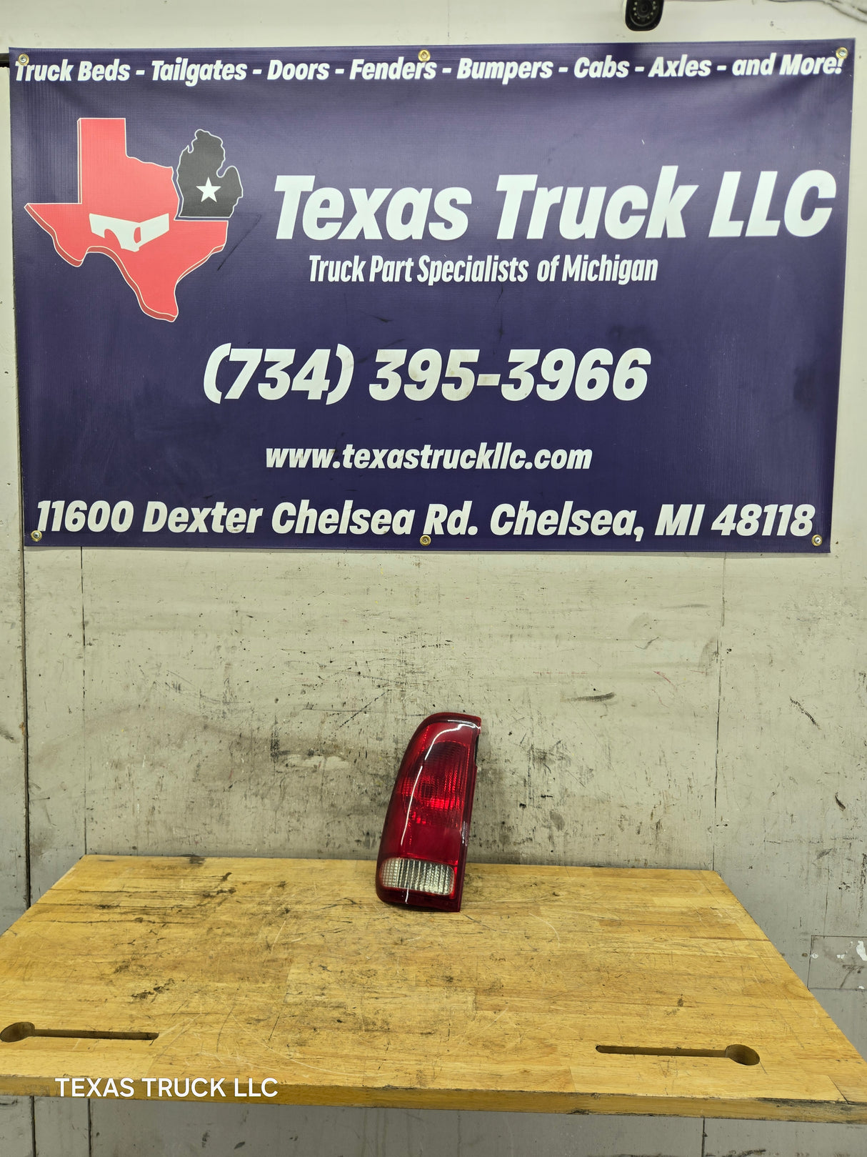 1999-2007 Ford Super Duty F250 F350 F450 F550 LH Driver Side Tail Light