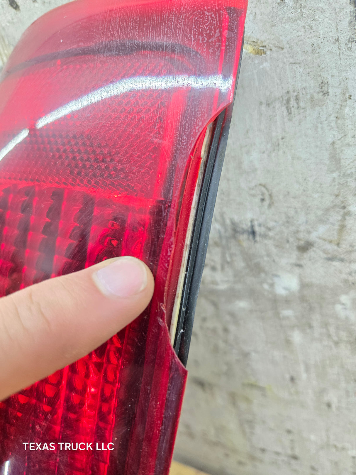 1999-2007 Ford Super Duty F250 F350 F450 F550 LH Driver Side Tail Light