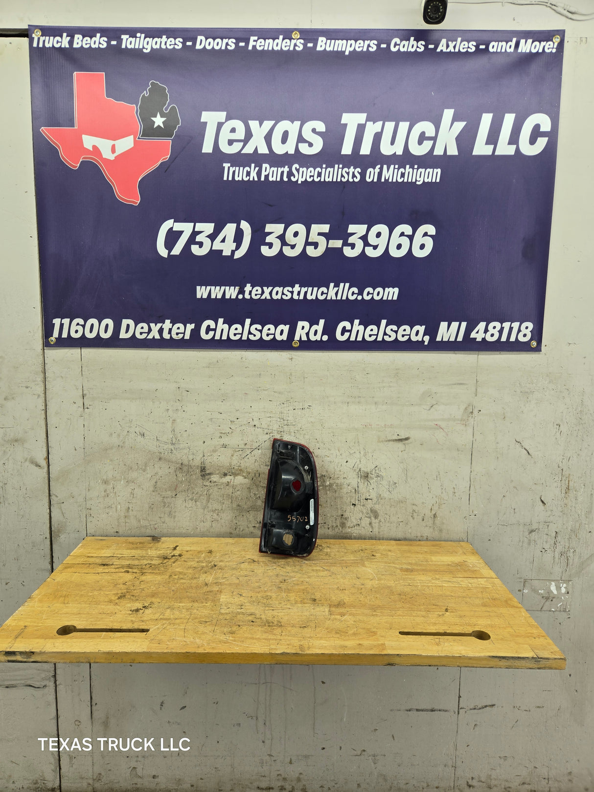 1999-2007 Ford Super Duty F250 F350 F450 F550 LH Driver Side Tail Light