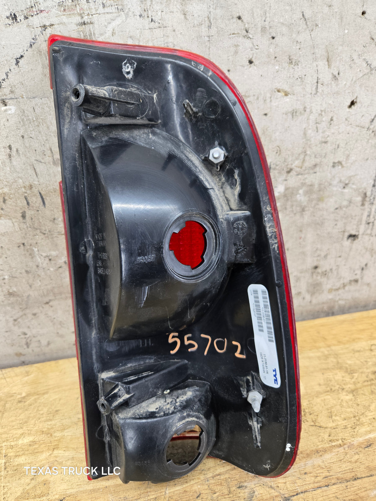 1999-2007 Ford Super Duty F250 F350 F450 F550 LH Driver Side Tail Light