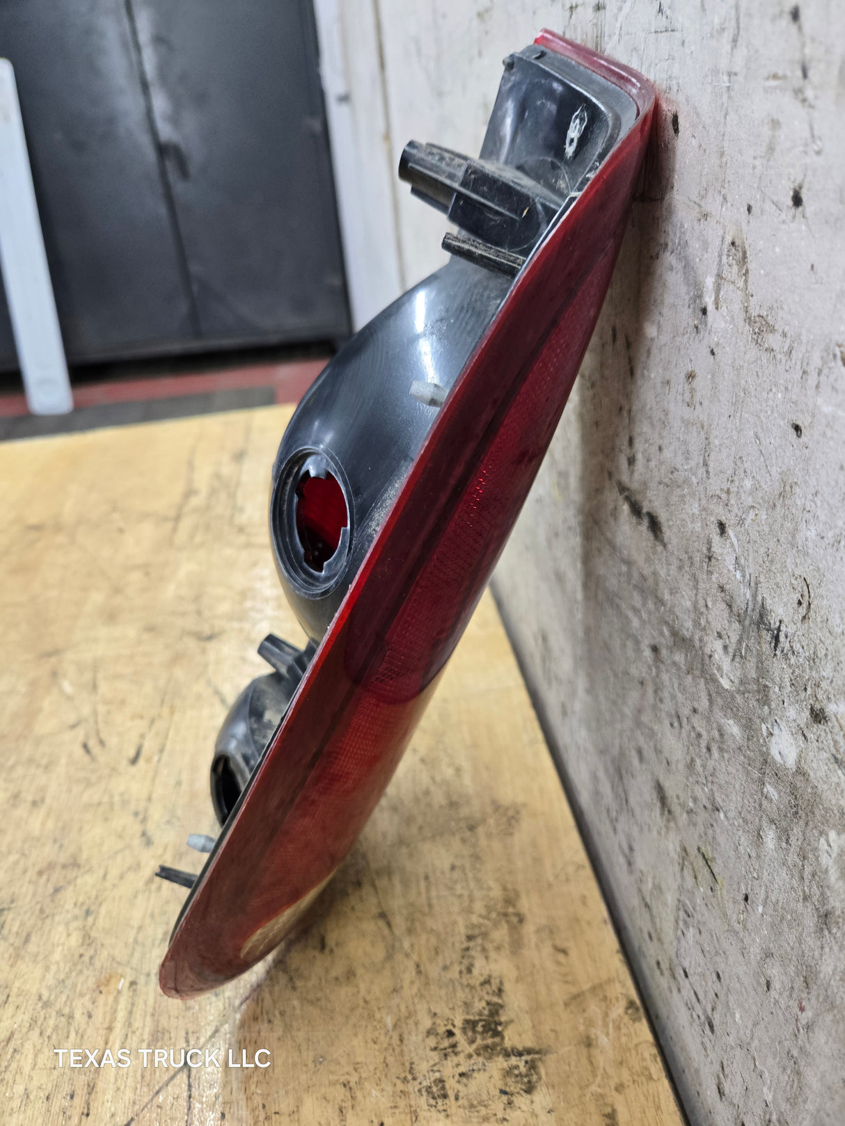 1999-2007 Ford Super Duty F250 F350 F450 F550 LH Driver Side Tail Light