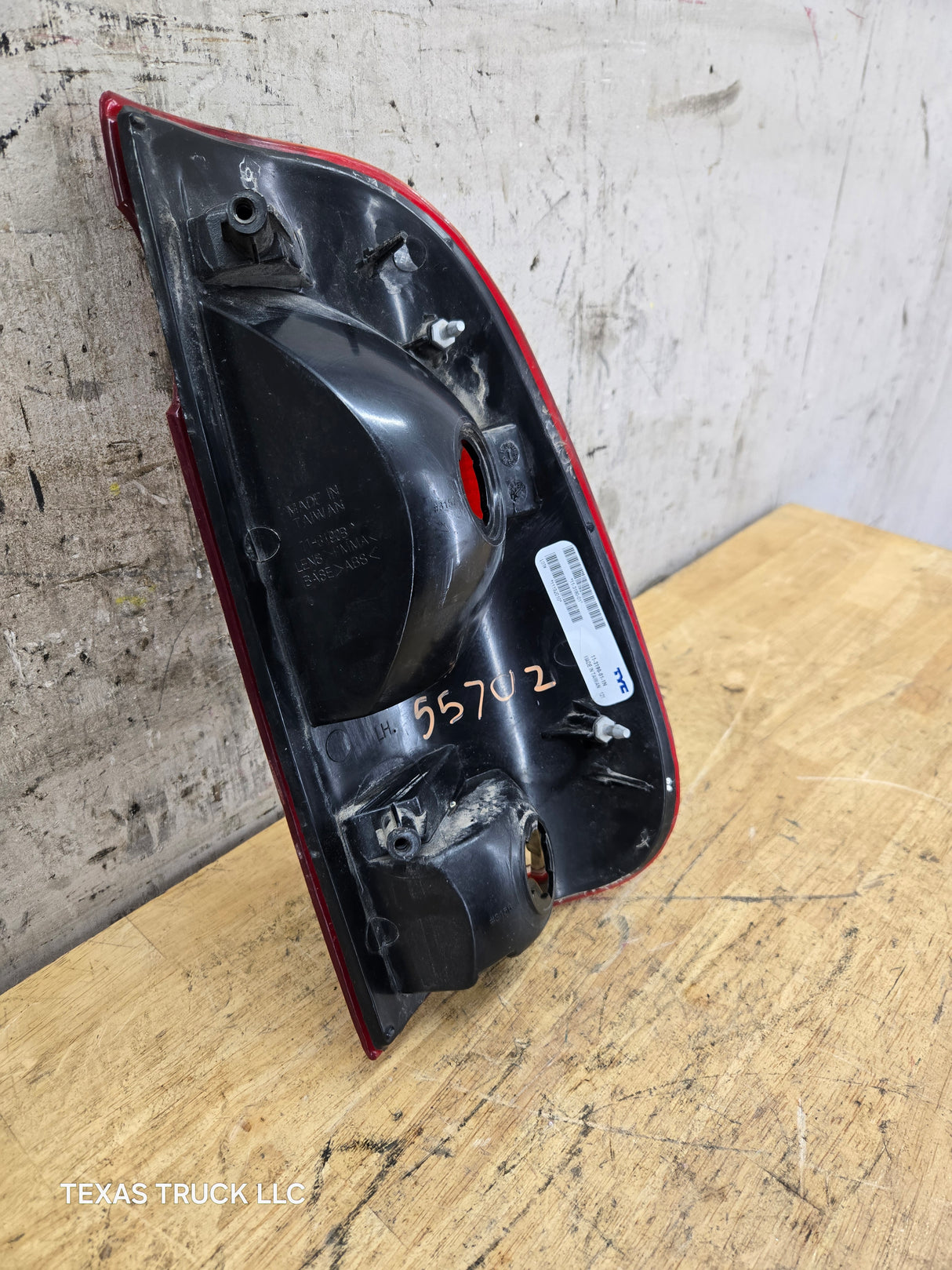 1999-2007 Ford Super Duty F250 F350 F450 F550 LH Driver Side Tail Light