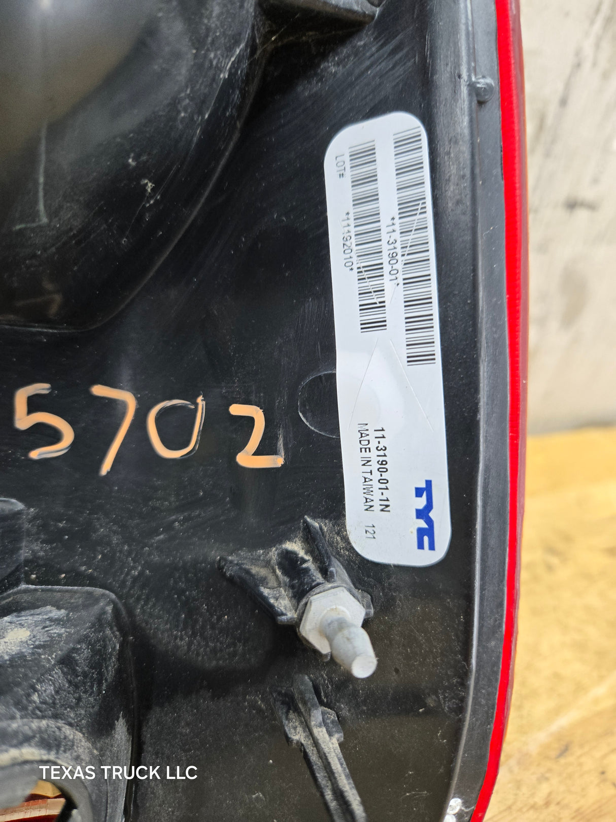 1999-2007 Ford Super Duty F250 F350 F450 F550 LH Driver Side Tail Light