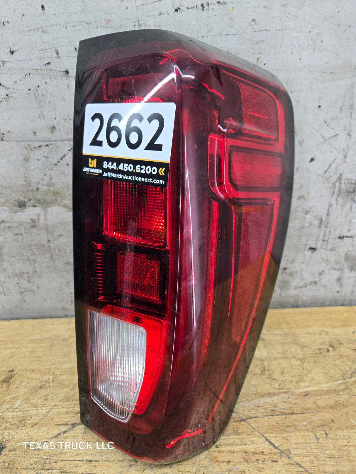 2019-2023 GMC Sierra 1500 2500 3500 HD RH Passenger Side Tail Light 85105349