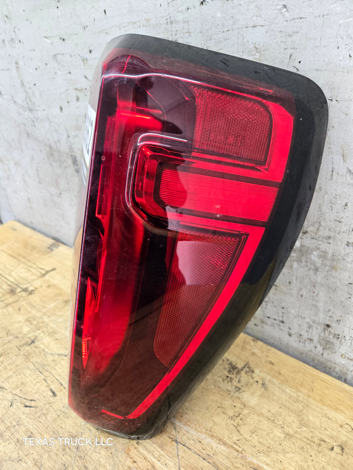 2019-2023 GMC Sierra 1500 2500 3500 HD RH Passenger Side Tail Light 85105349