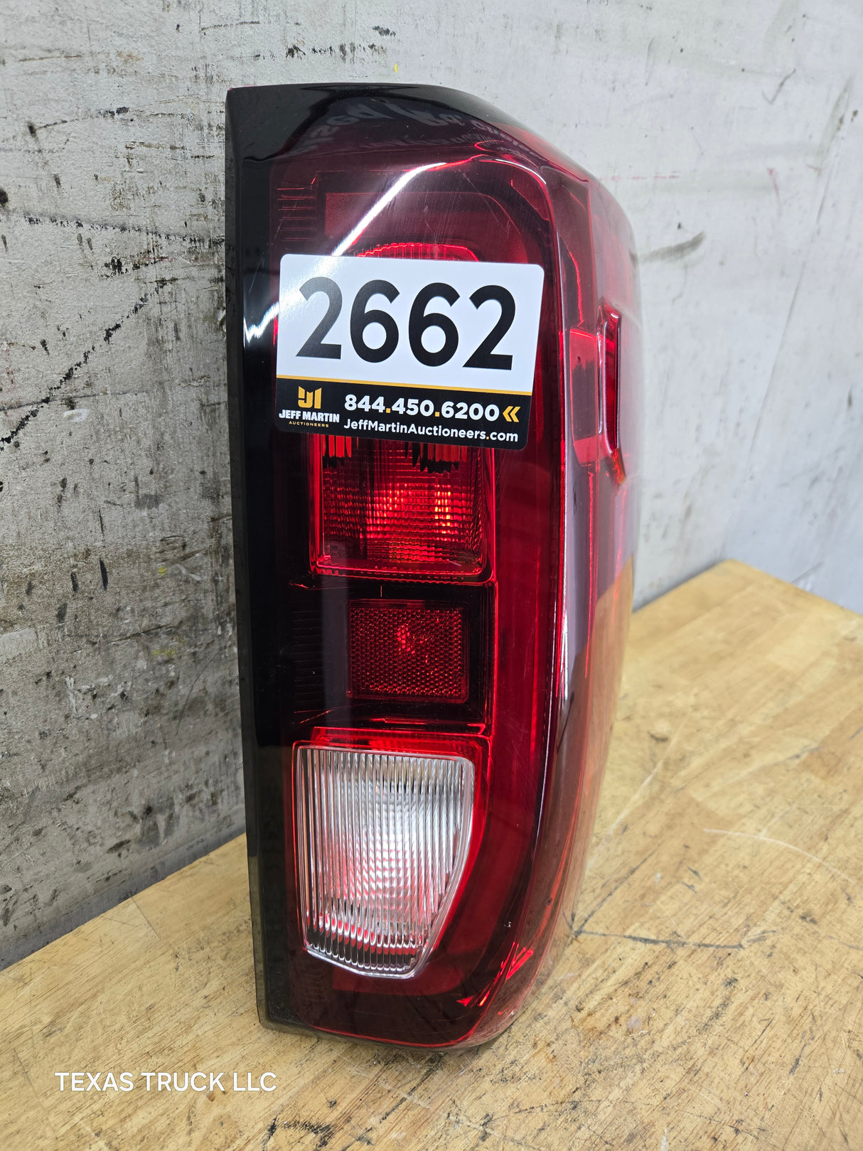 2019-2023 GMC Sierra 1500 2500 3500 HD RH Passenger Side Tail Light 85105349