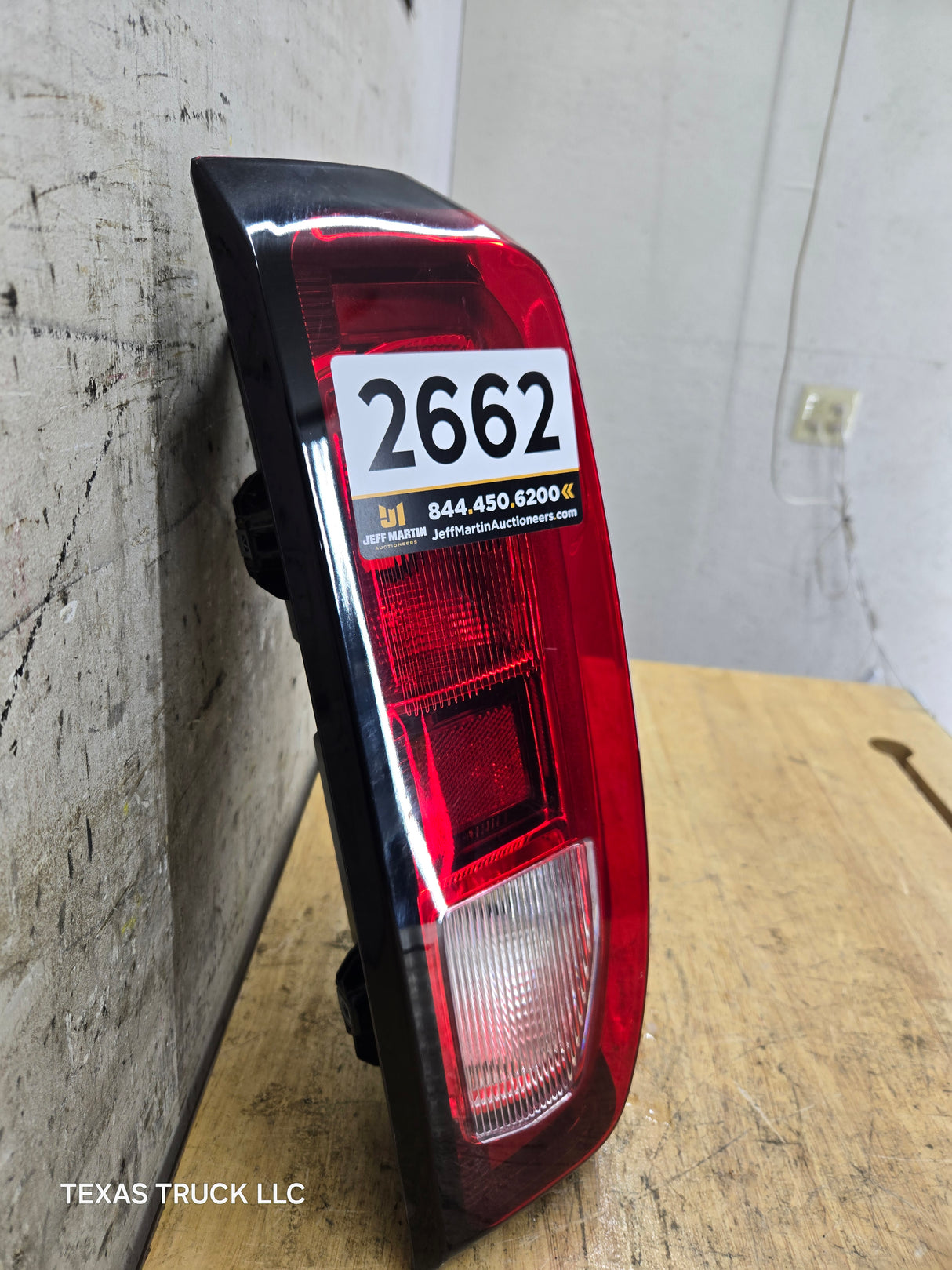 2019-2023 GMC Sierra 1500 2500 3500 HD RH Passenger Side Tail Light 85105349