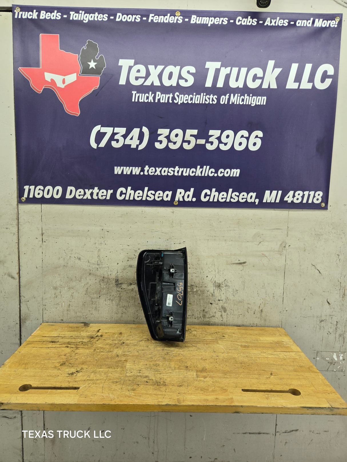 2019-2023 GMC Sierra 1500 2500 3500 HD RH Passenger Side Tail Light 85105349