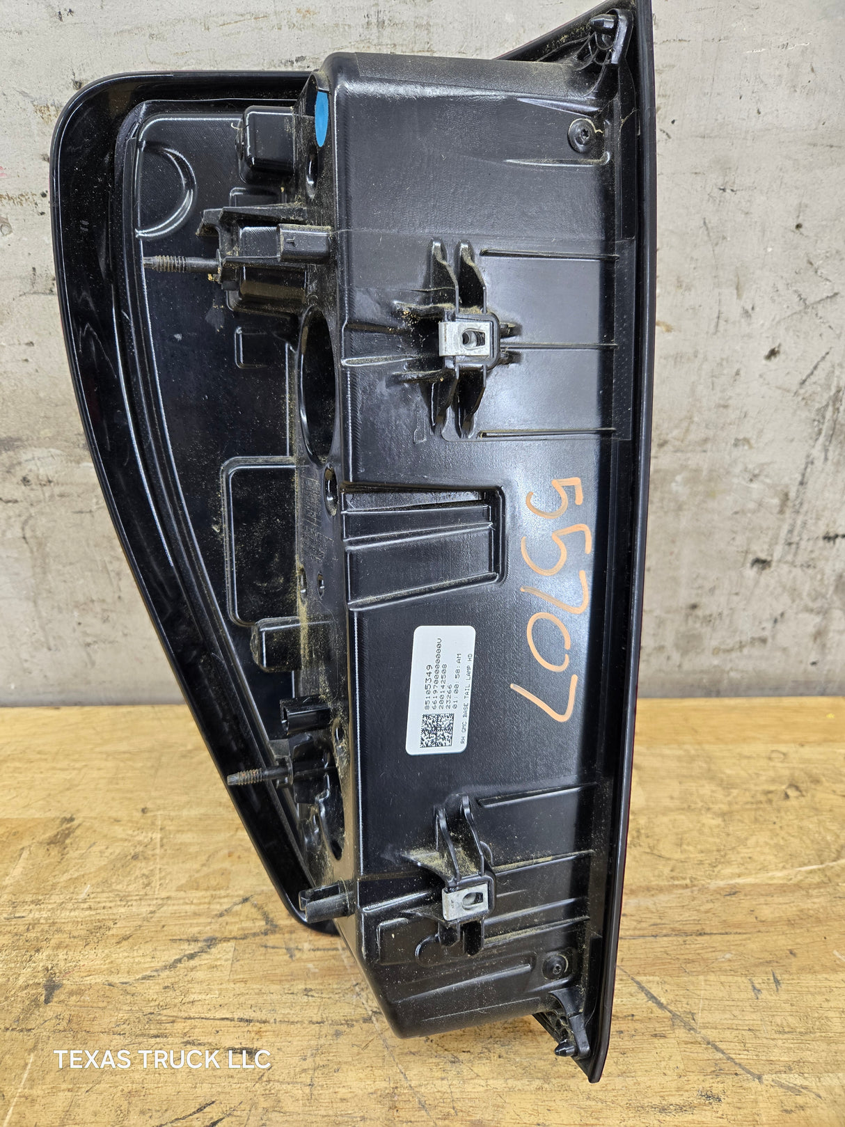 2019-2023 GMC Sierra 1500 2500 3500 HD RH Passenger Side Tail Light 85105349