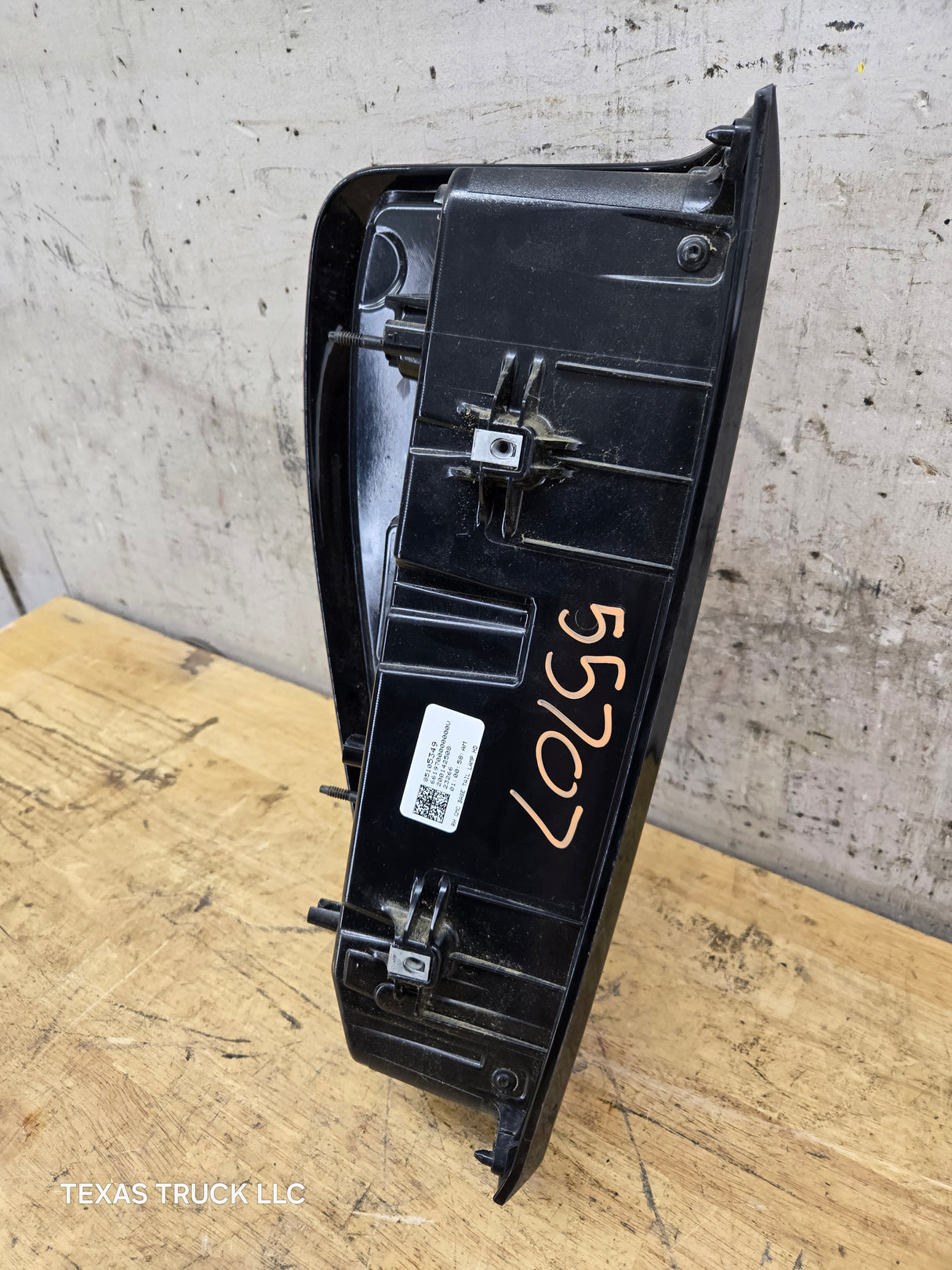 2019-2023 GMC Sierra 1500 2500 3500 HD RH Passenger Side Tail Light 85105349