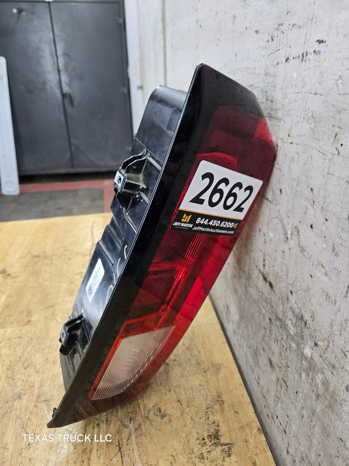 2019-2023 GMC Sierra 1500 2500 3500 HD RH Passenger Side Tail Light 85105349