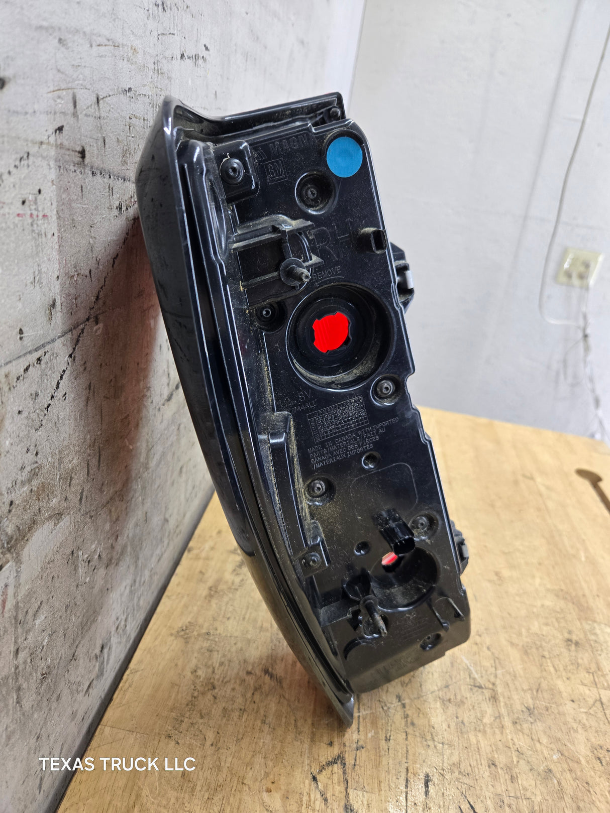 2019-2023 GMC Sierra 1500 2500 3500 HD RH Passenger Side Tail Light 85105349