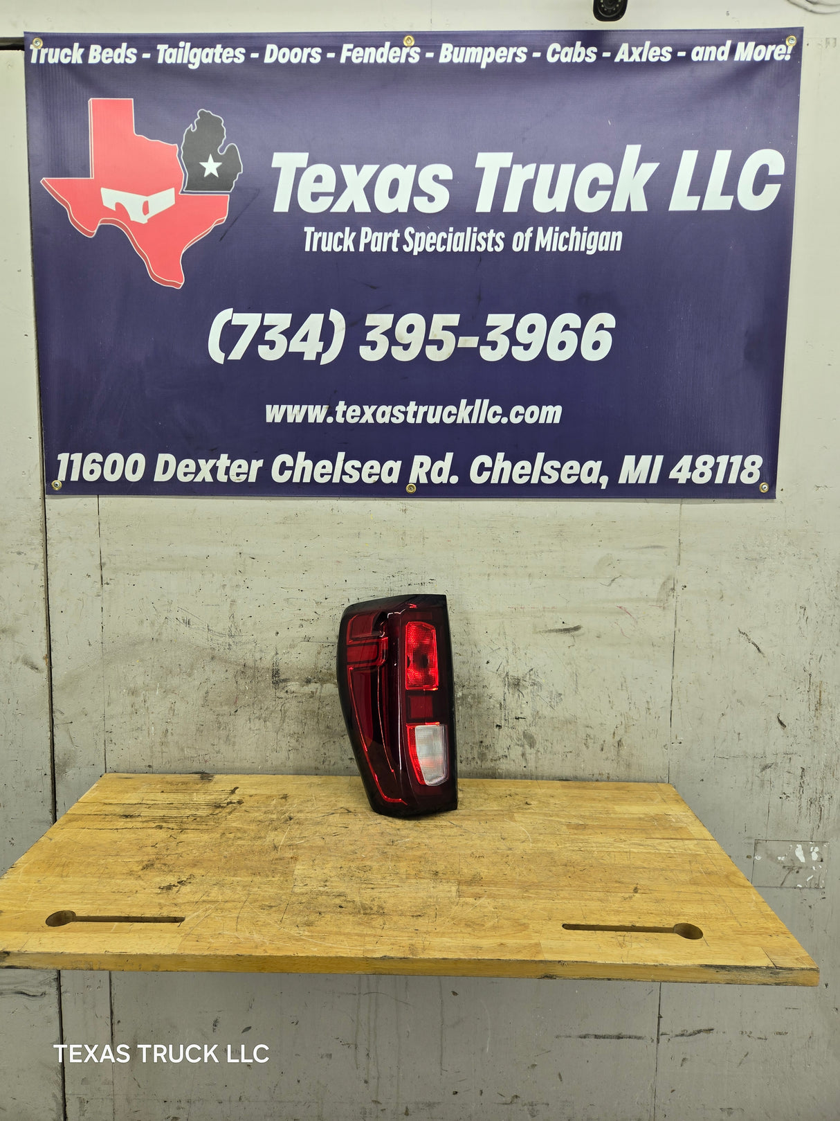 2019-2023 GMC Sierra 1500 2500 3500 HD LH Driver Side Tail Light 85105348