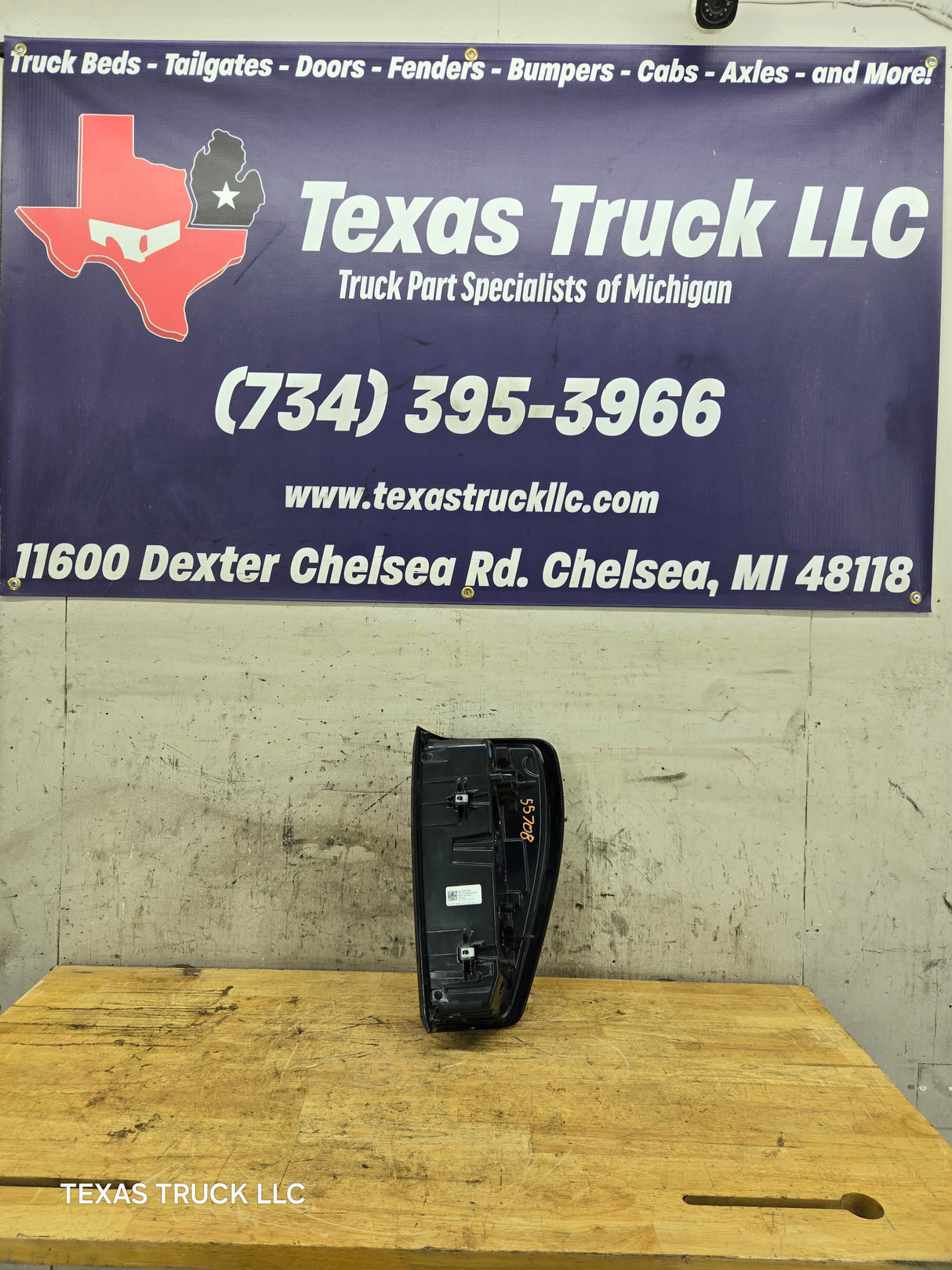 2019-2023 GMC Sierra 1500 2500 3500 HD LH Driver Side Tail Light 85105348