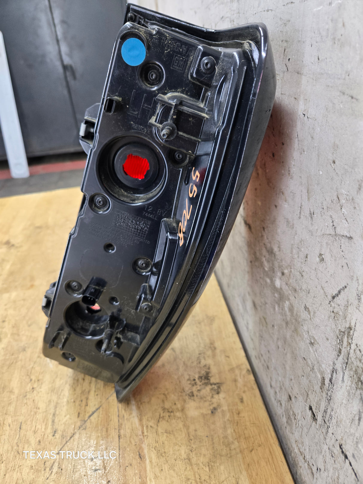 2019-2023 GMC Sierra 1500 2500 3500 HD LH Driver Side Tail Light 85105348