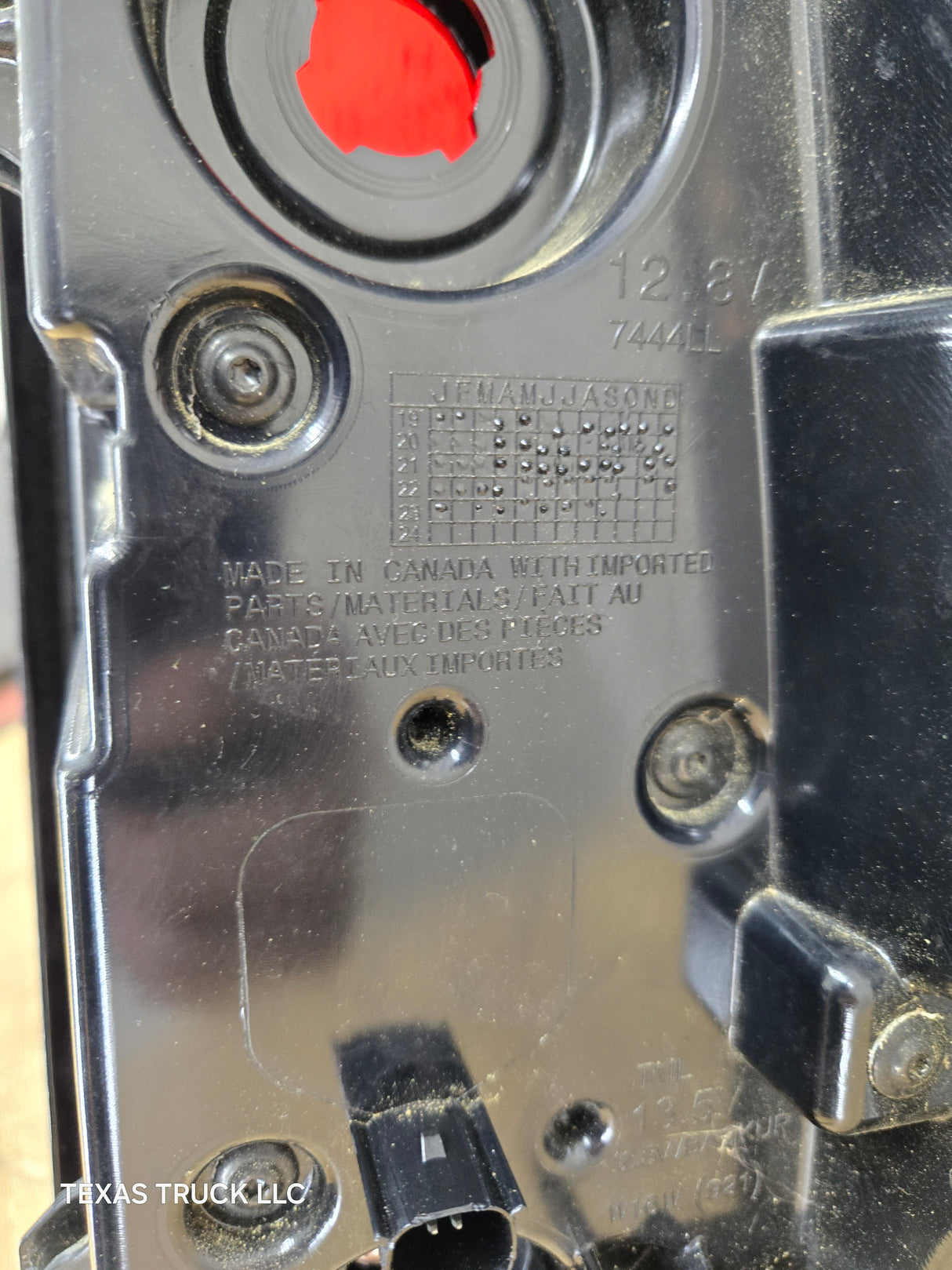 2019-2023 GMC Sierra 1500 2500 3500 HD LH Driver Side Tail Light 85105348