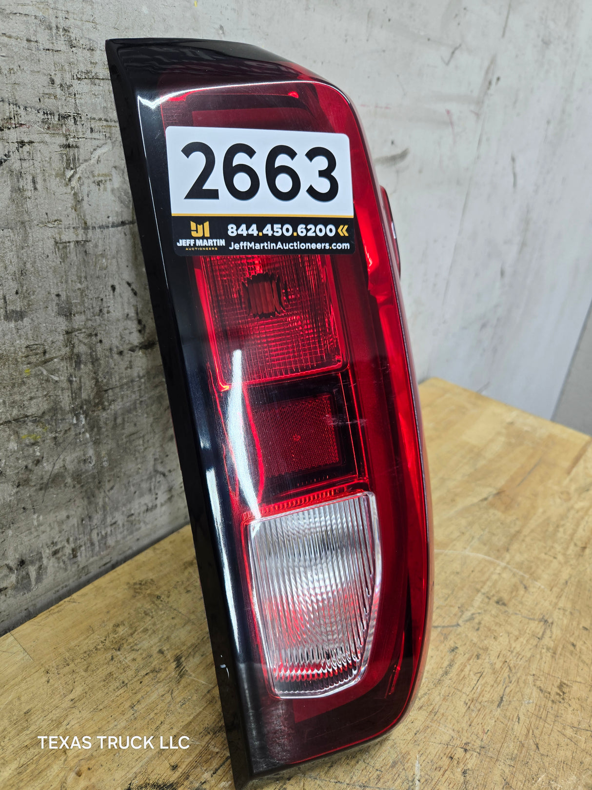 2019-2024 GMC Sierra 1500 2500 3500 HD RH Passenger Side Tail Light 85727854