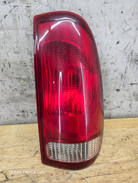 1999-2007 Ford Super Duty F250 F350 F450 F550 RH Passenger Side Tail Light