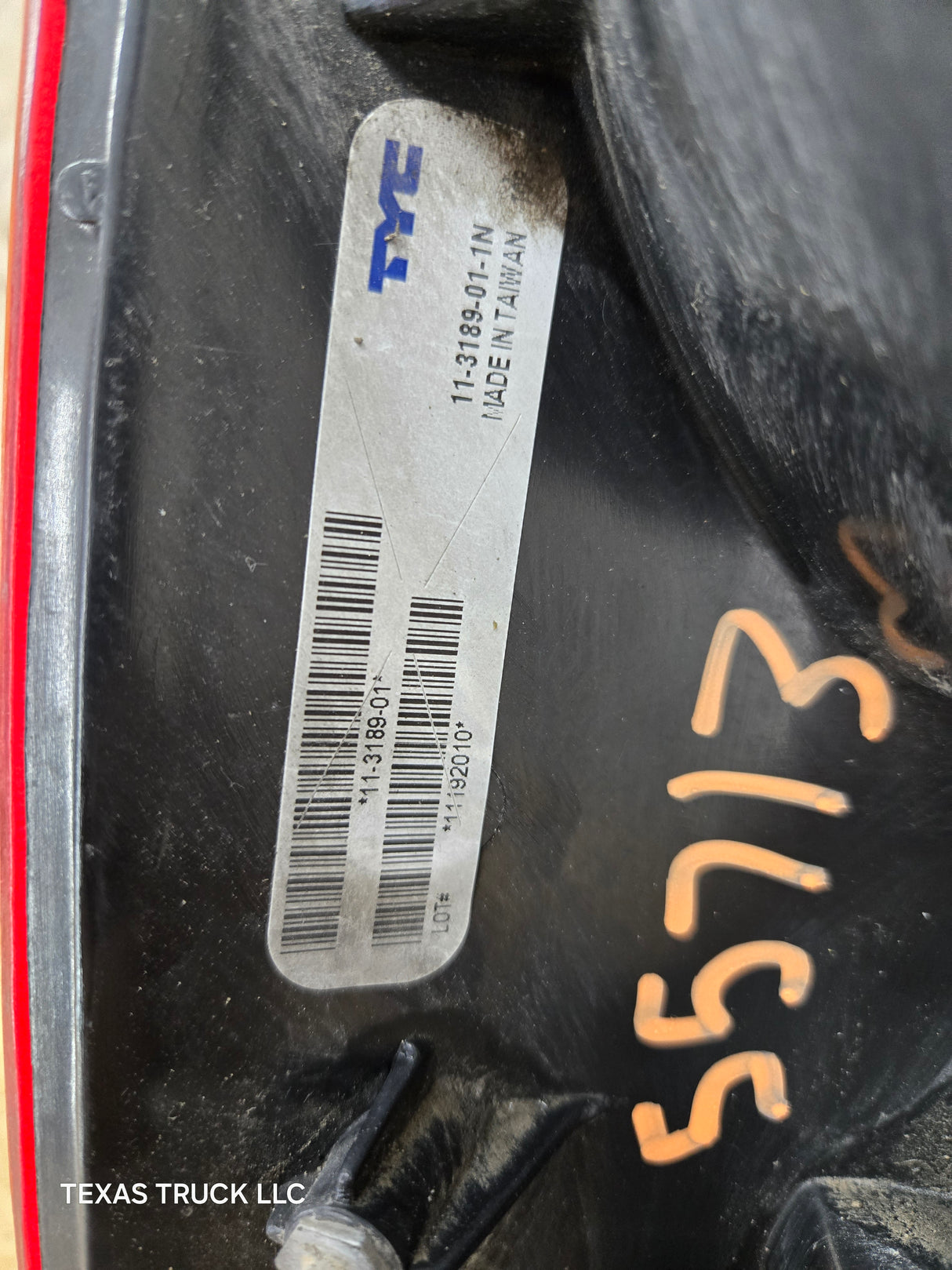 1999-2007 Ford Super Duty F250 F350 F450 F550 RH Passenger Side Tail Light