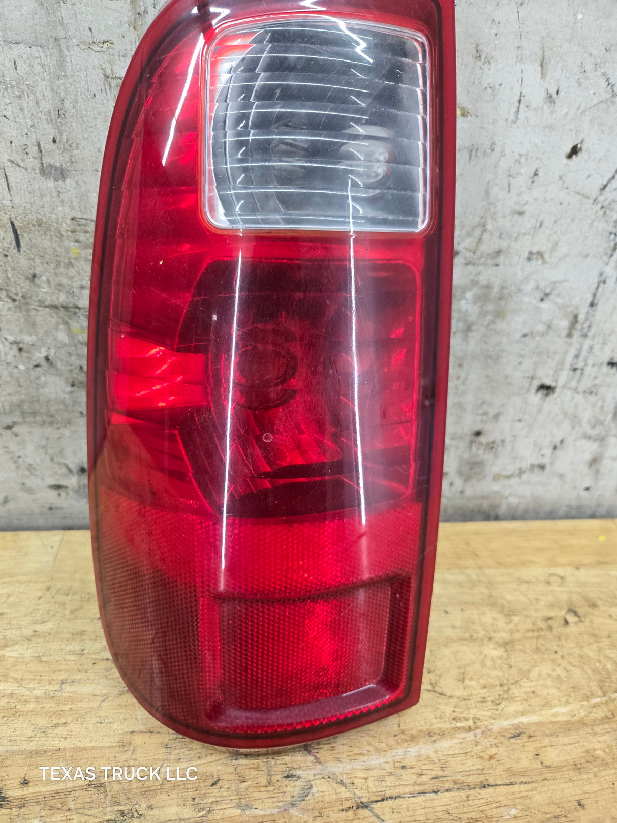2008-2016 Ford Super Duty F250 F350 F450 F550 LH Driver Side Tail Light
