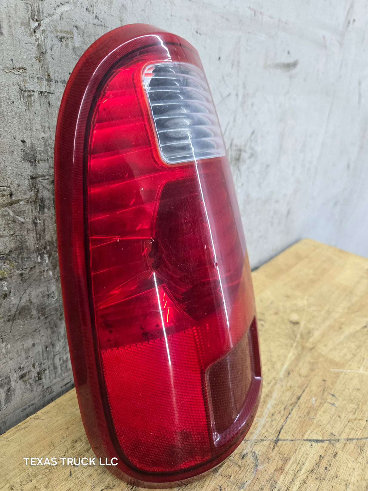 2008-2016 Ford Super Duty F250 F350 F450 F550 LH Driver Side Tail Light